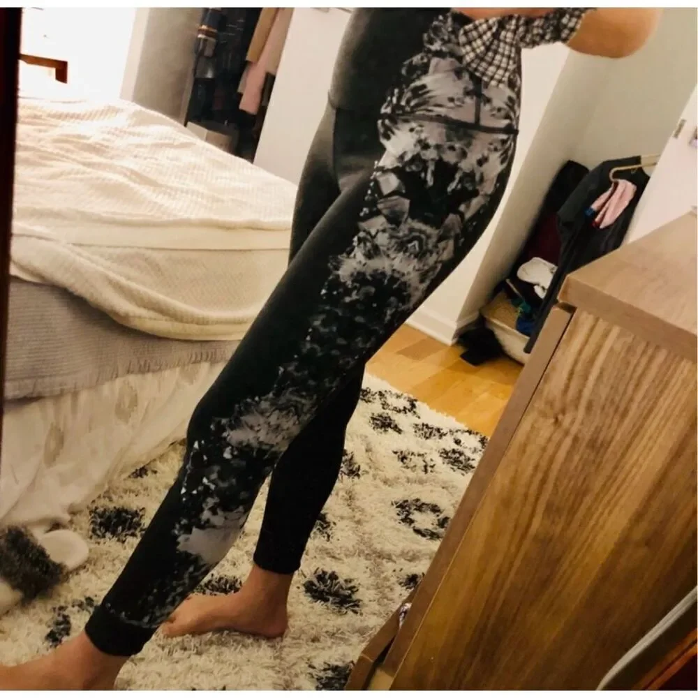 Alo Yoga airbrush leggings crystal black print size xs